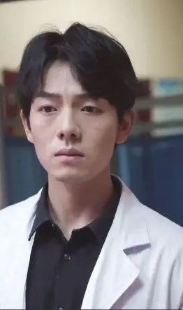 《都市小狂医》：另类校园修真，狂野医术与热血青春的爆笑碰撞！