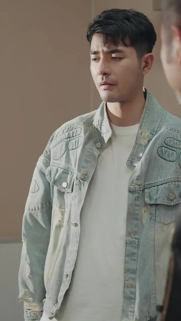 《九转神医：逆袭从打脸拜金女开始》——草根崛起，医术通神，狠狠打脸势利眼！